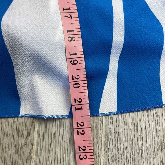 Blue & White Striped Off the Shoulder 3/4 Flare Sleeve Tie Knot Blouse.  2XL - Picture 10 of 11